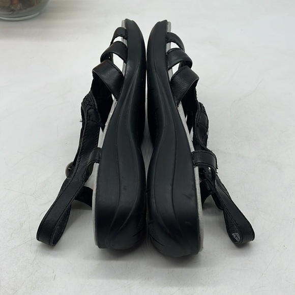 Baretraps Jovial Black Sandals with Medallian. BSN2982B - Picture 5 of 8